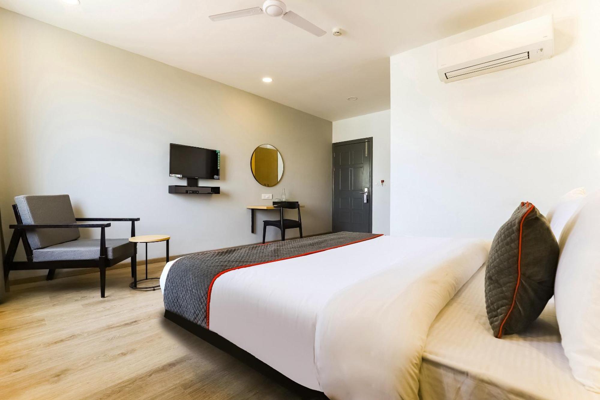 Townhouse Prithvi Near Phoenix Palassio Hotel 4*