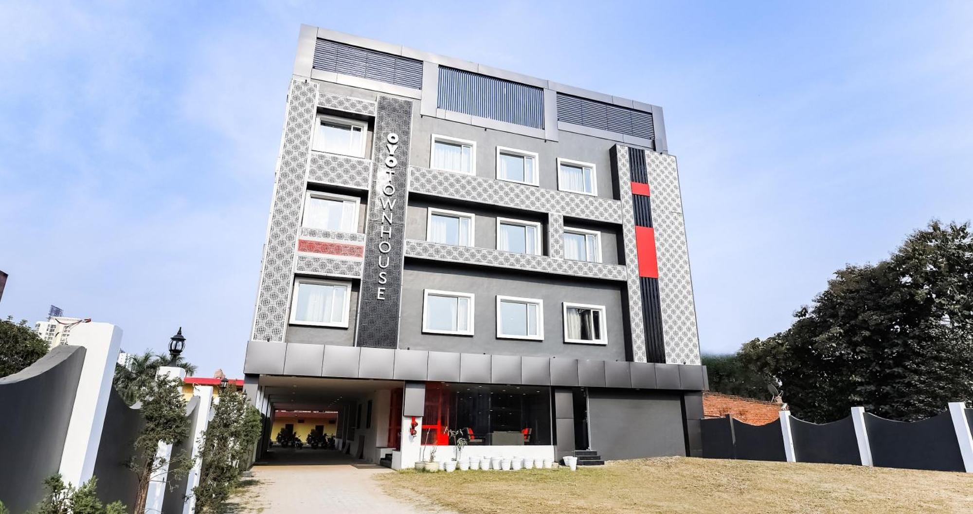 Townhouse Prithvi Near Phoenix Palassio 4* Lucknow