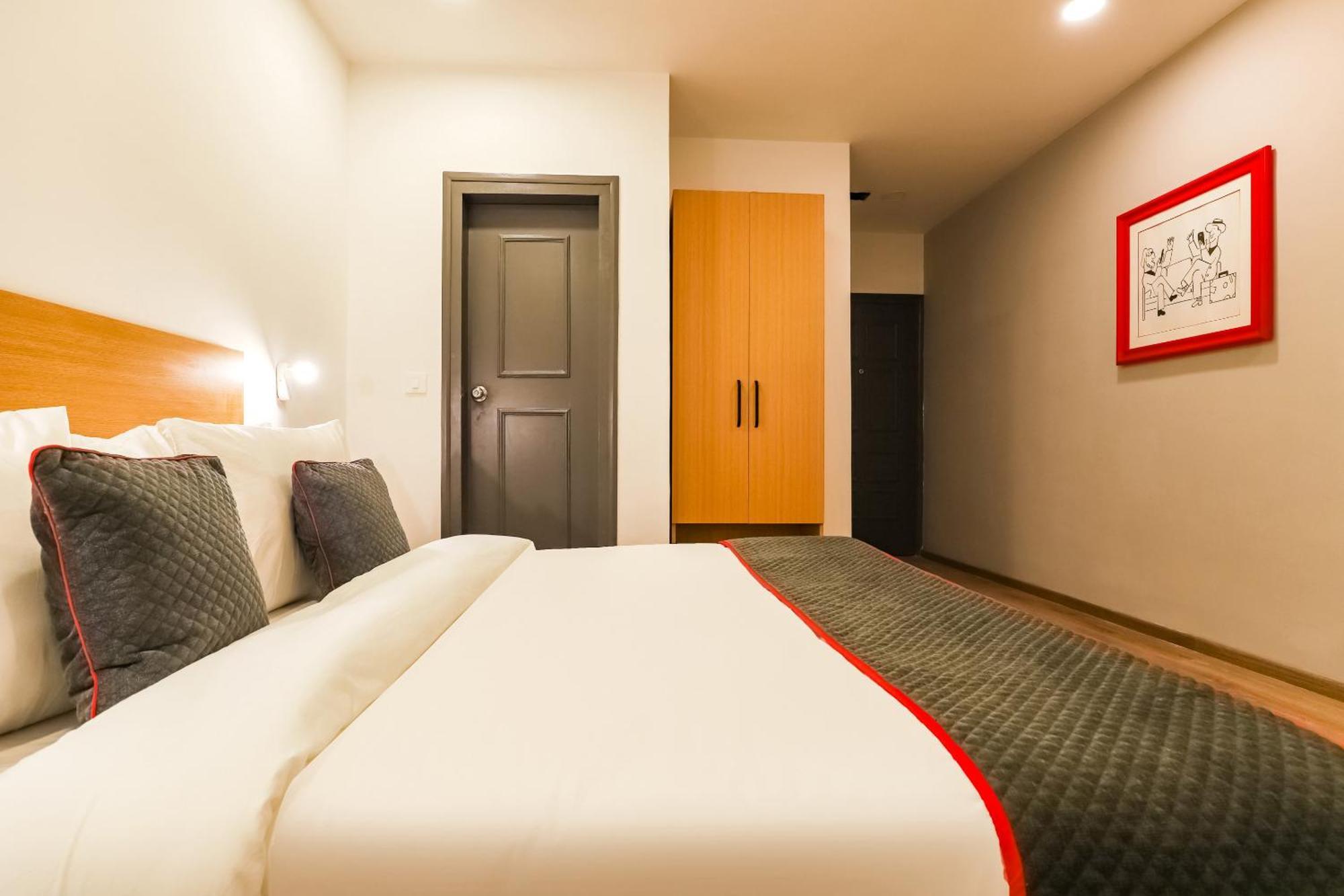 Hotel Townhouse Prithvi Near Phoenix Palassio
