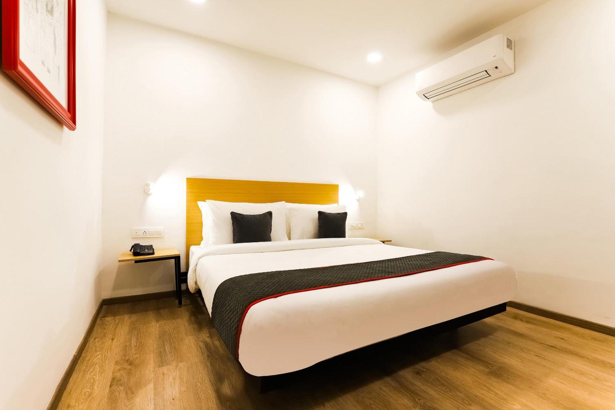 Townhouse Prithvi Near Phoenix Palassio Hotel
