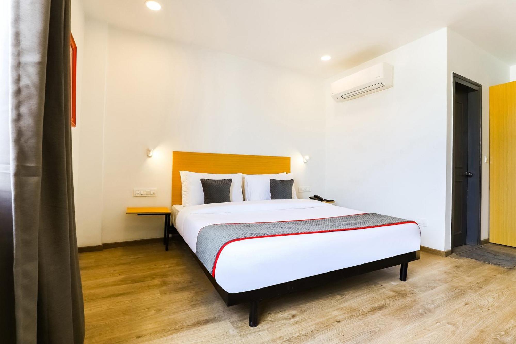 Hotel Townhouse Prithvi Near Phoenix Palassio Lucknow