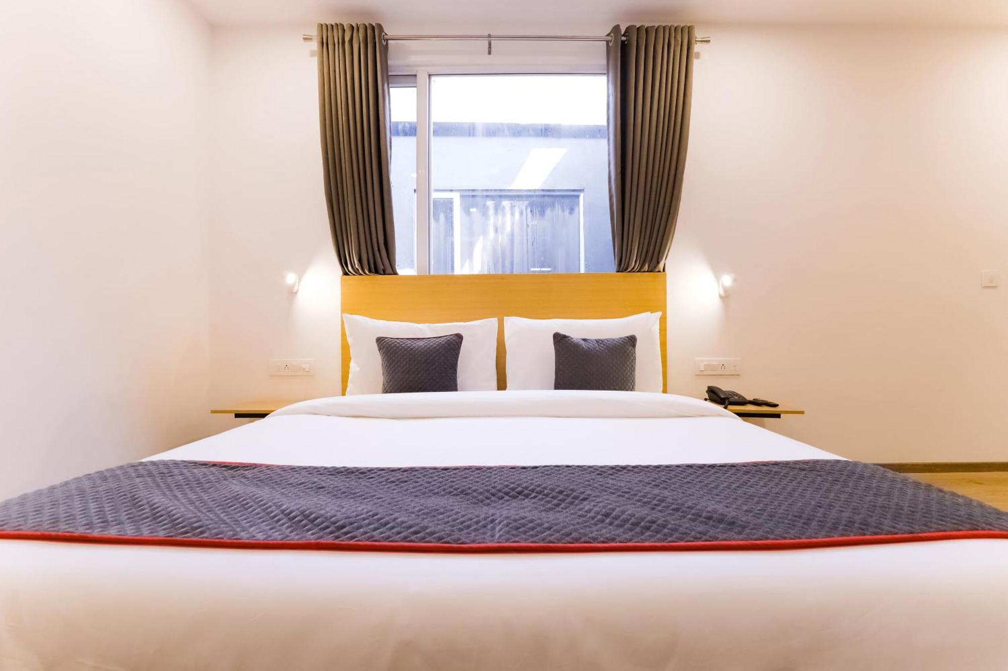 Townhouse Prithvi Near Phoenix Palassio 4*
