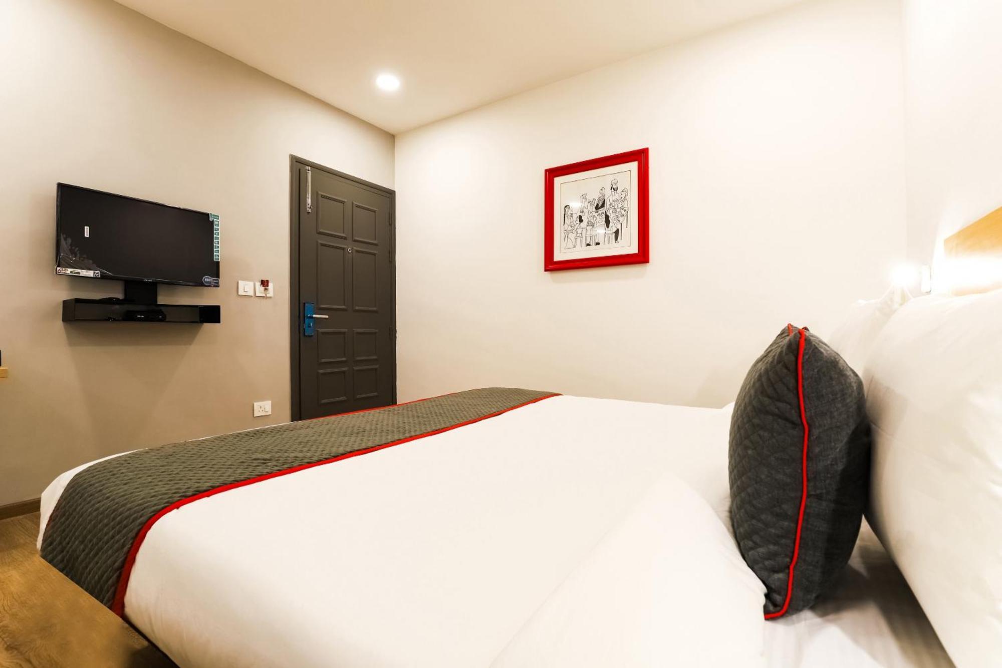 Townhouse Prithvi Near Phoenix Palassio Hotel