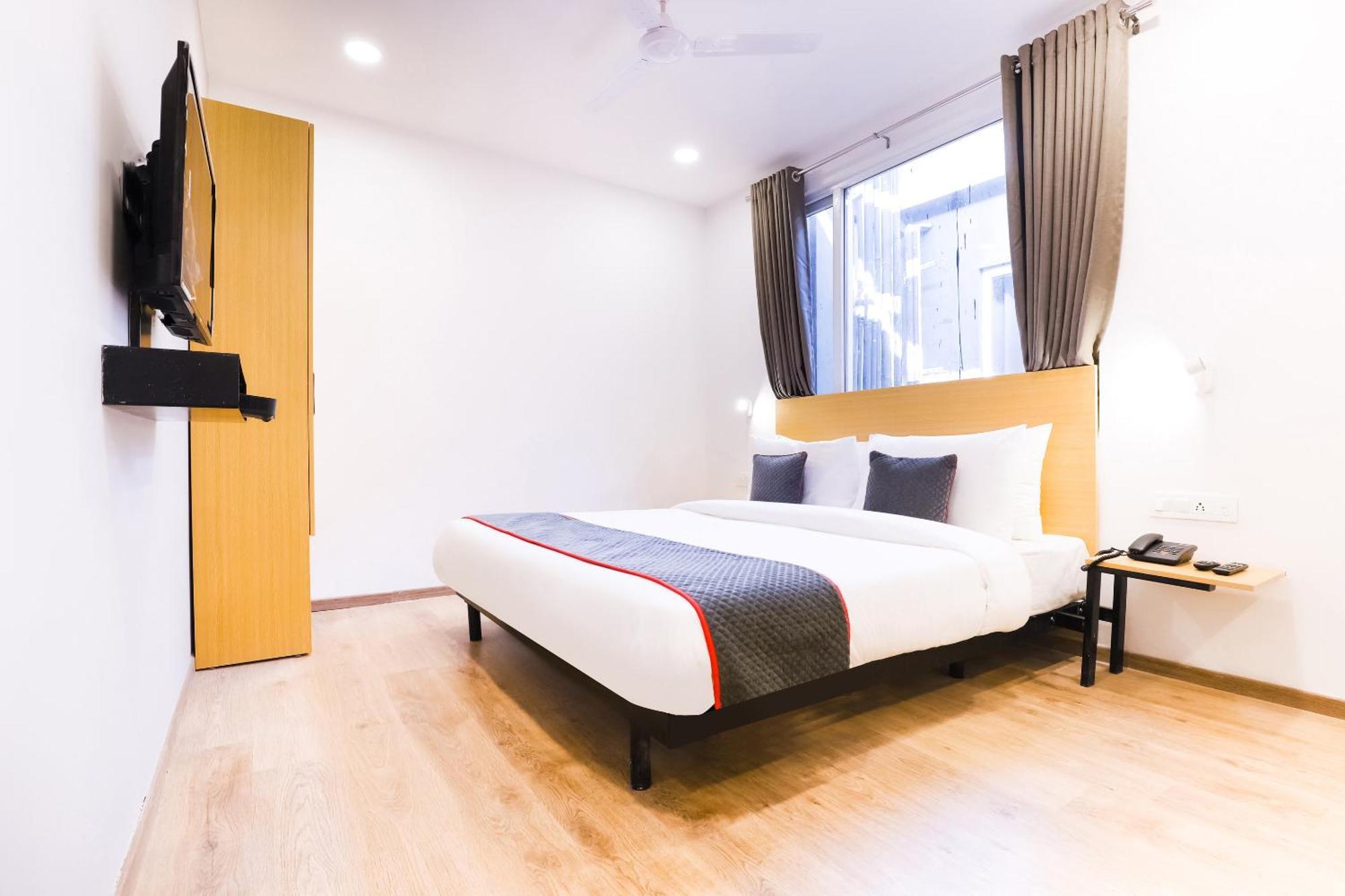 Hotel Townhouse Prithvi Near Phoenix Palassio 4*