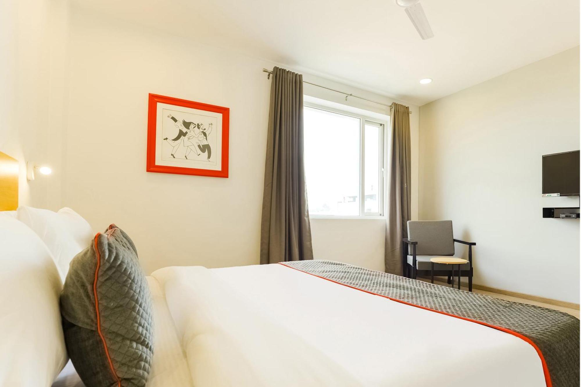 Townhouse Prithvi Near Phoenix Palassio