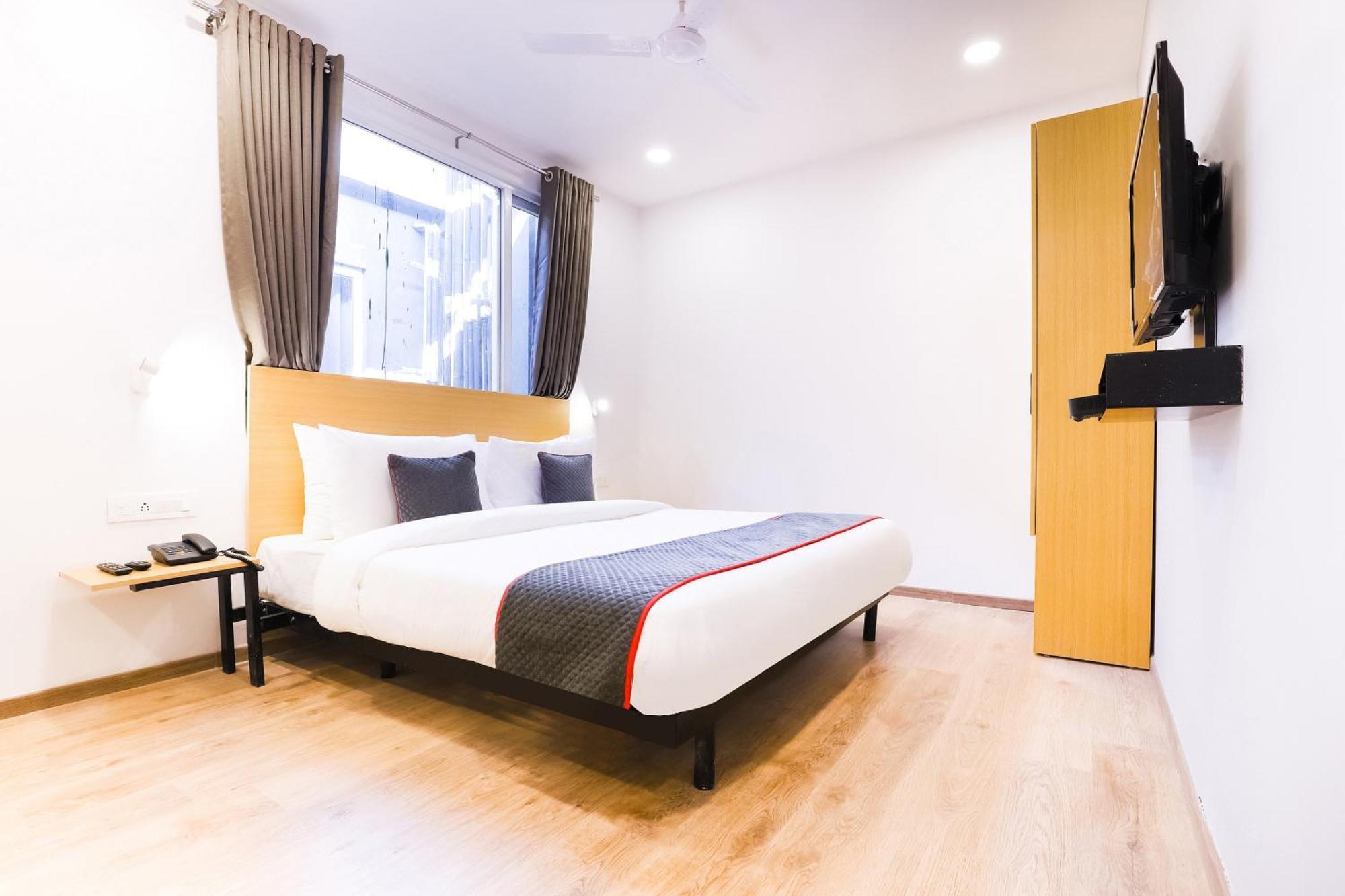 Townhouse Prithvi Near Phoenix Palassio Hotel