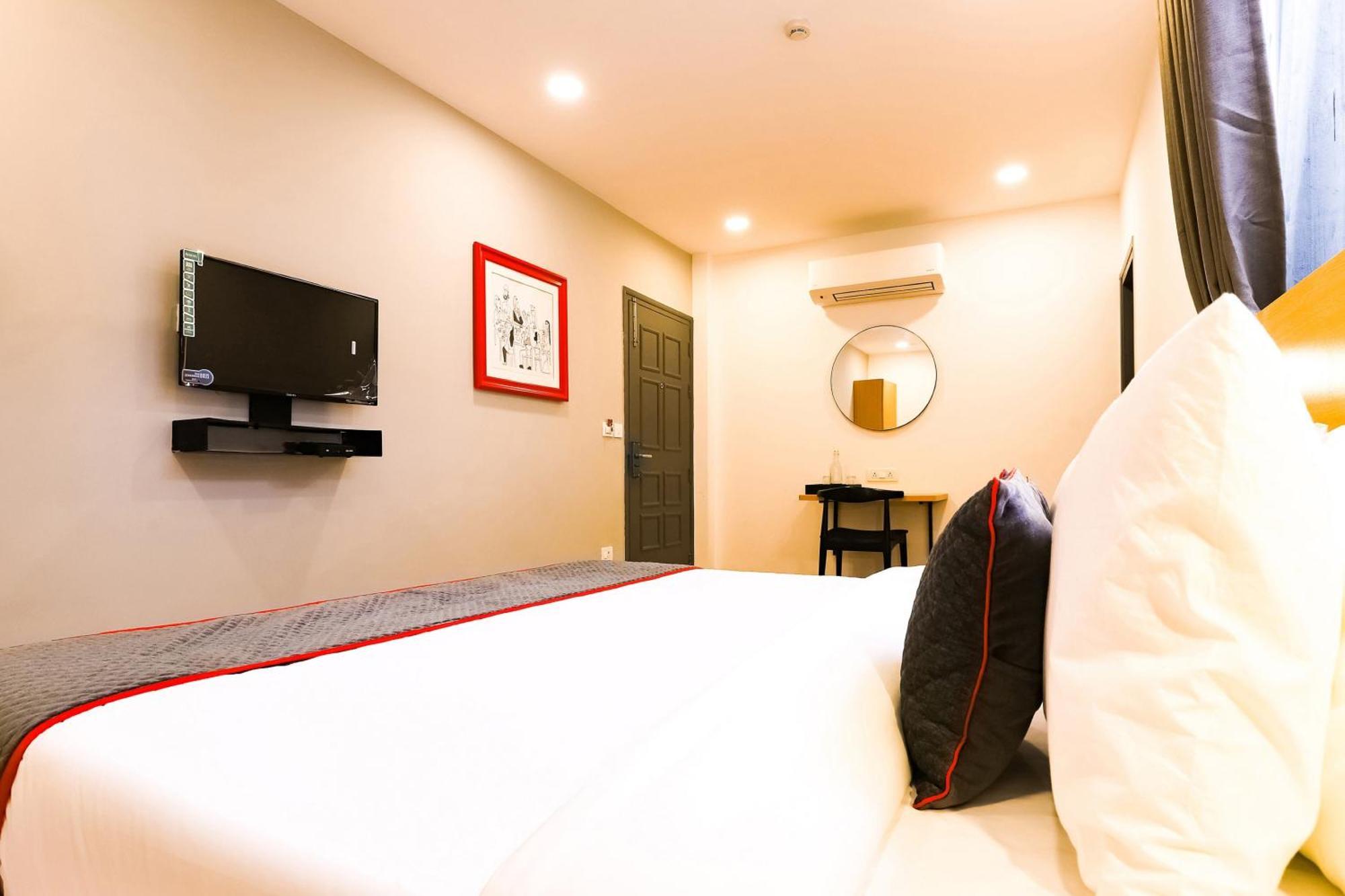 Hotel Townhouse Prithvi Near Phoenix Palassio Lucknow