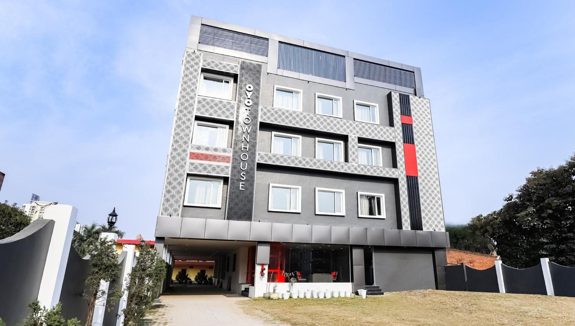 Hotel Townhouse Prithvi Near Phoenix Palassio